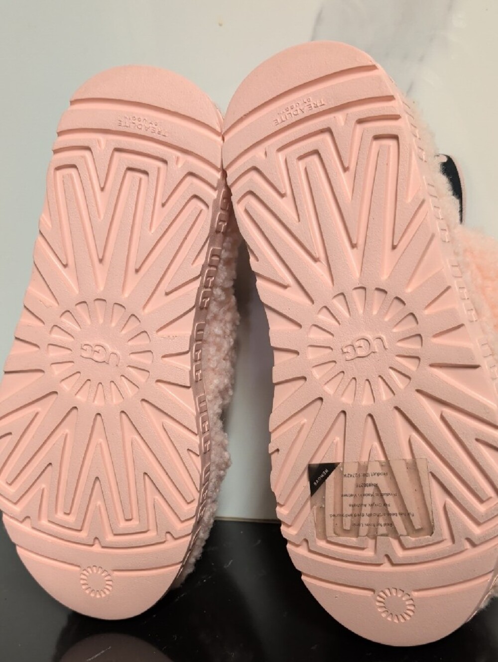 UGG Oh Fluffita Platform Pink Slides Size 8 Like New MSRP $110 - Picture 10 of 10